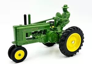 1/16 John Deere Model A With Man - Picture 1 of 2