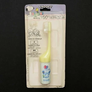 Vintage SNOOPY Baby Musical Toothbrush Danara Chimes Yellow Peanuts Gang 99921 - Picture 1 of 7