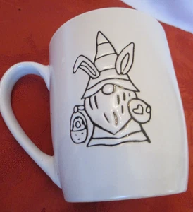 Parche de zanahoria de Pascua cabaña gnomo oreja de conejo taza de café lt gris negro regalo - Imagen 1 de 5