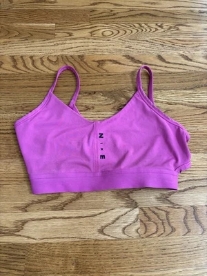 Женский большой спортивный бюстгальтер с ремешками Nike фуксия ярко-розовый активный спортивный Dri-Fit - Изображение 1 из 4