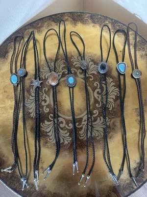 Moda Diseño Piedra Bolo Corbata Enorme Lote De 9 Colgantes Collar Danza Rodeo Western Foto 1 de 4