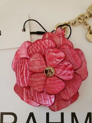 🌺NUEVO CON ETIQUETAS🌺 Brahmán 🌺 DAHLIA Rosa Cosmo Flor Borla 🌺Bolso de mano de cuero Dije Foto 1 de 4