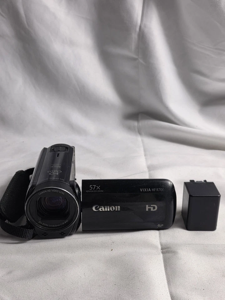 Canon Vixia HF R700 HD CMOS 32x Optical Zoom Compact Digital Camera No Charger  - Image 1 of 4