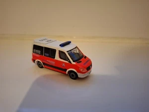 Feuerwehr Hamburg MB Sprinter Notartz . 1:87. - Bild 1 von 12