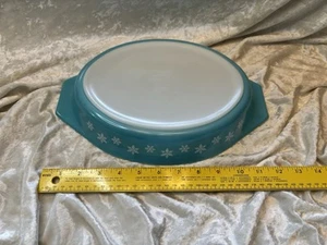 Vintage Turquoise Snowflake Pyrex Casserole Dish - Picture 1 of 5
