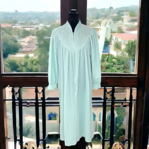 VTG Hamilton Robe Cachet Velour Half Zip Long Sleeve Size Large Blue Embroidered - Picture 1 of 14