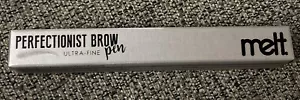 Melt Cosmetics Perfectionist Brow penna ultrafine universale marrone 0,019 oz nuova - Foto 1 di 6