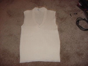 VINTAGE SWEATER VEST CREAMY WHITE MENS WOMENS SLEEVELESS MEDIUM 100% ACRYLIC - Picture 1 of 4