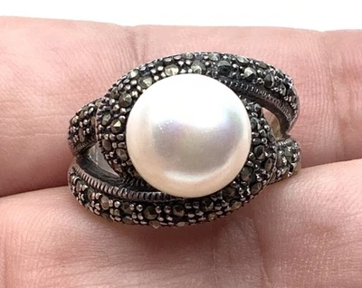 Anillo CFJ 925 Plata Esterlina Perla Real Marcasitas Cúpula Declaración - Talla 8 Foto 1 de 4