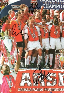 ARSENAL F.C SIGNED DOUBLE A4 MAGAZINE PICTUREx8+COA *WENGER*PIRES*KANU*LEHMANN* - Picture 1 of 2