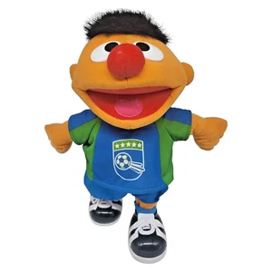Sesamstraße Ernie Fußballstar Mattel Fisher Price kicken reden jubeln 2003 - Bild 1 von 7