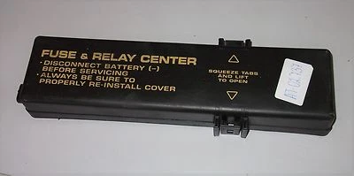 Chrysler 300M '02 Petrol 2.7 150KW Cap Cover Relay Box 04760134AD - Image 1 of 3