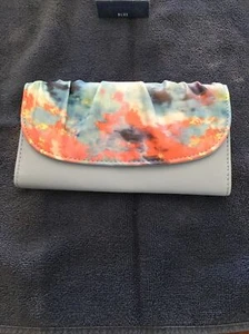 Kenneth Cole Stylish Bright Synthetic Material Floral Design 15 card Slots Purse - Picture 1 of 3