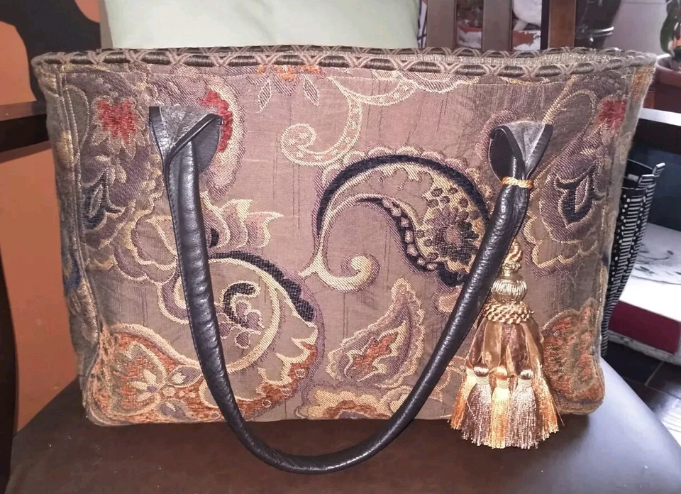 Bolso de alfombra vintage grande para pasar la noche fin de semana con cremallera superior estampado de cachemira con borla Foto 1 de 4