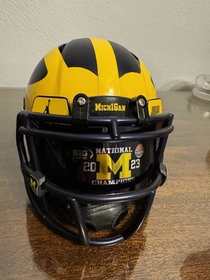 Mini Casco Riddell Michigan Wolverines Personalizado Rose Bowl Campeones Nacionales Foto 1 de 4
