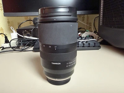 Lente Tamron 17-70 mm f/2,8 Di III-A VC RXD para Fujifilm Foto 1 de 4