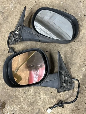Dodge Ram 2500 1999 espejos retrovisores de stock Foto 1 de 2