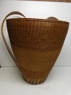 BEAUTIFUL OLD TRIBAL ART FINE HAND WOVEN CARRY BASKET - image 1 of 4