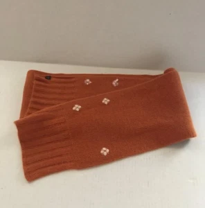 100% CASHMERE Burnt Orange Scarf with White Embellished Flowers 6" x 66" Length - Picture 1 of 2