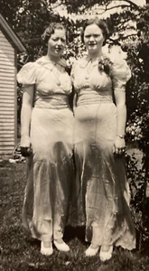 1930s Young Pretty Ladies Women Fashion Matching Dresses Original Photo P11r7 - Picture 1 of 13