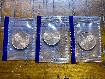 🇺🇸 Lot of 3 BU Red Lincoln Cents 1996 1997 1998 sealed in original mint cello - Image 1 of 3