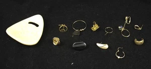 Vintage Konvolut 11 goldfarbene Ohrringe 1 Keramik Anhänger Reparatur gebraucht Retro Y9 - Bild 1 von 1