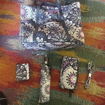 Bolsa tote Vera Bradley Mimosa medalhão, guarda-chuva caixa de pílulas, embreagem com alça - Imagem 1 de 4
