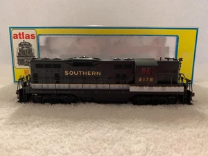 Atlas/Kato HO Scale Southern GP-7 Diesel Locomotive #2178 DC tested - Picture 1 of 9