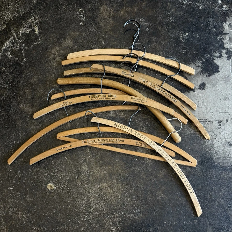 Lote de 11 perchas publicitarias vintage de madera Foto 1 de 4