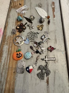 Konvolut verschiedene Perlen Charms Medaillons Modeschmuck Basteln - Bild 1 von 20