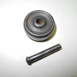 VINTAGE EARLY SINGER TREADLE SEWING MACHINE CAST BASE WHEEL, 1/2" WIDE, PIN/AXLE - Picture 1 of 7