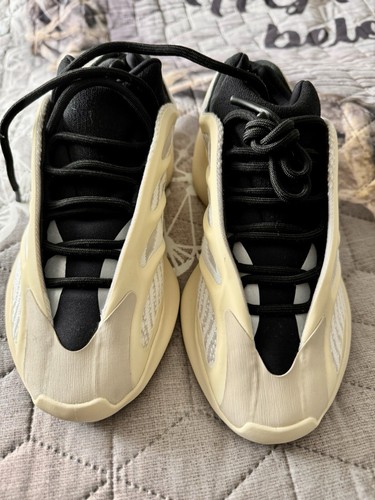 Adidas yeezy 700 v3 azael