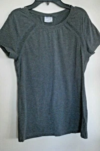 Top semiajustado para damas Danskin gris carbón tallas S, M y XL - Imagen 1 de 2