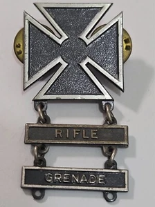 U.S. Army Marksman Qualification Badge with Rifle & Grenade Bars 1/20SF - Picture 1 of 2