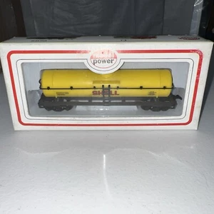 Model Power HO Scale 8103, SHELL OIL Yellow Single Dome Tank Car #SCCX 1105 - Picture 1 of 13