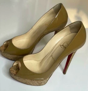Christian Louboutin Nude Patent Leather Banana Cork Heel Peep Toe Pumps Size 8 - Picture 1 of 7