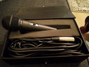 V-Tech V-T 1040 Dynamic Microphone 600 DHM w/cord - Picture 1 of 1