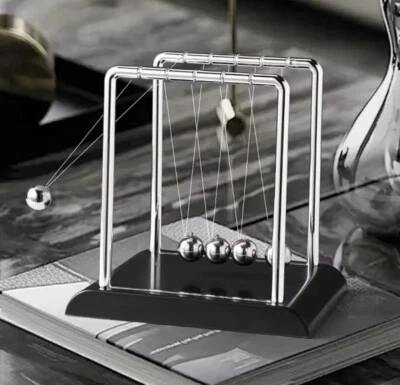 Culla di Newton Equilibrio Sfera in acciaio Da Scrivania Pendolo a gravità - Immagine 1 di 4