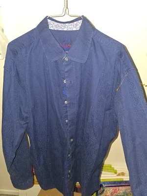 Robert Graham Shirt LS Size XL Extra Large  - Blue Embossed, Reverse Cuffs  Cool - Image 1 of 4