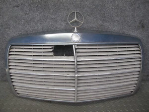 75-85 MERCEDES W123 FRONT HOOD RADIATOR CHROME GRILLE W EMBLEM OEM - Picture 1 of 18
