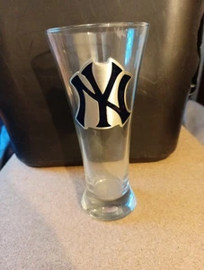 NY YANKEES Pilsner 8" Glass With Pewter Logo Official MLB Fine Pewter 2006 - Picture 1 of 3
