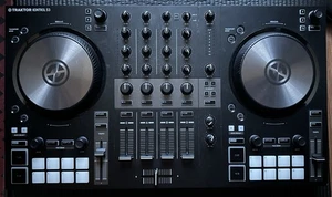 Controlador DJ de 4 canales Native Instruments Traktor Kontrol S3 - Imagen 1 de 12
