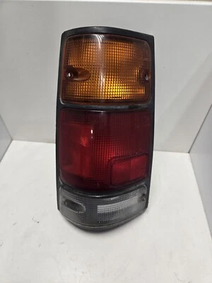 1991-97 HONDA PASSPORT Isuzu rodeo  REAR LEFT DRIVER SIDE BRAKE TAIL LIGHT Oem  - Image 1 of 4