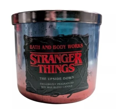 Nuevo Bath & Body Works STRANGER THINGS THE UPSIDE DOWN Vela de 3 mechas Netflix Foto 1 de 3