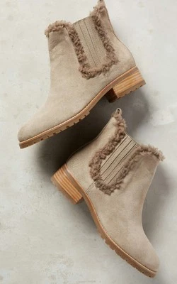 Botas Chelsea Anthropologie recortadas por Miss Albright gamuza topo 9 EE. UU. 40 UE $238 Foto 1 de 4
