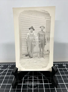 Antike 1900er Kansas Plains Farmer Jäger Overall Gewehr Pistole RPPC Postkarte - Bild 1 von 12