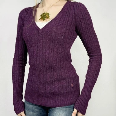 Suéter Y2K Tejido con Cable American Eagle Cuello en V Púrpura Bella Elena Talla Pequeña  Foto 1 de 4