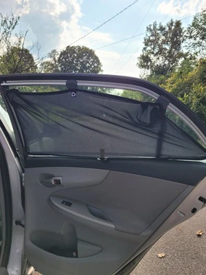 Munchkin Brica MAGNETIC Stretch to Fit Sun Shade Black Car Baby Window - Image 1 of 3
