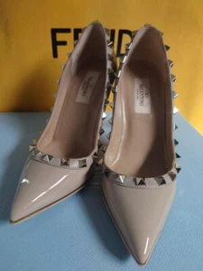 Décolleté Valentino Garavani Rockstud 34 US 4 beige tacco a punta quasi come nuove - Foto 1 di 6
