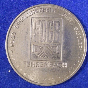 09 049 DDR Medaille „FDGB Erholungsheim Fritz Sattler Fehrenbach“ - Bild 1 von 2